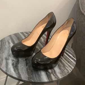 Black patent leather pumps